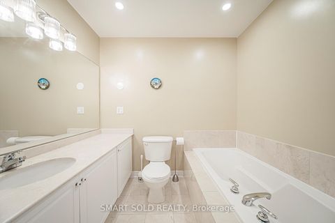 Photo 24 at 16 - 9133 Bayview Avenue, Doncrest, Richmond Hill