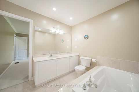 Photo 25 at 16 - 9133 Bayview Avenue, Doncrest, Richmond Hill