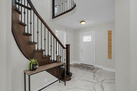 Photo 2 at 16 Longman Drive, Northwest, Barrie