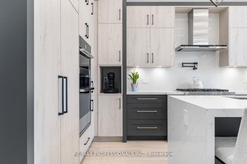 Photo 6 at 216 Aldercrest Road, Alderwood, Toronto