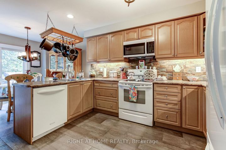 Photo 6 at 406 Levanna Lane, RO River Oaks, Oakville