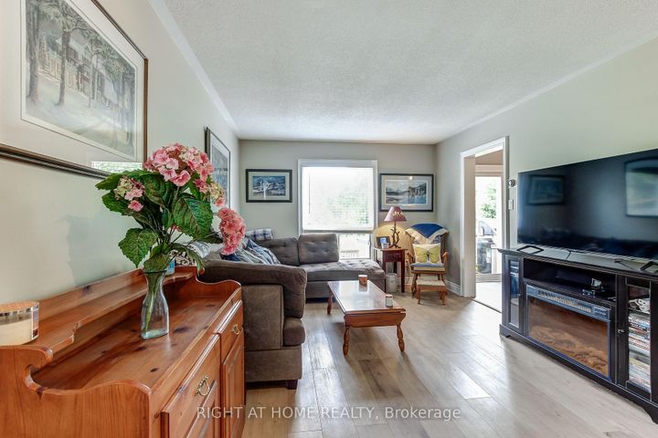 Photo 12 at 406 Levanna Lane, RO River Oaks, Oakville