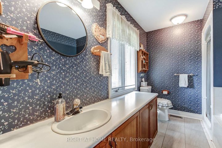 Photo 26 at 406 Levanna Lane, RO River Oaks, Oakville