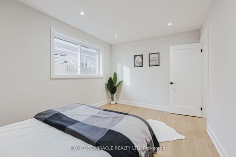 Photo 22 at 22 Arnprior Road, Bendale, Toronto