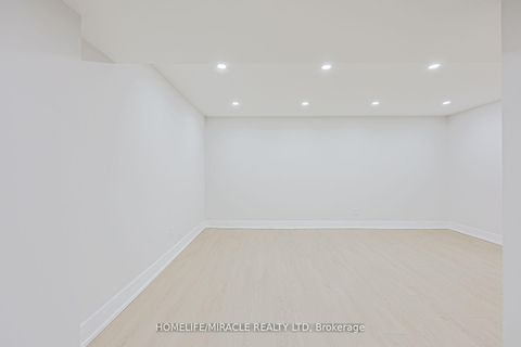 Photo 31 at 22 Arnprior Road, Bendale, Toronto