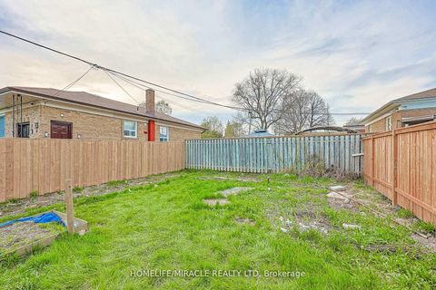 Photo 36 at 22 Arnprior Road, Bendale, Toronto