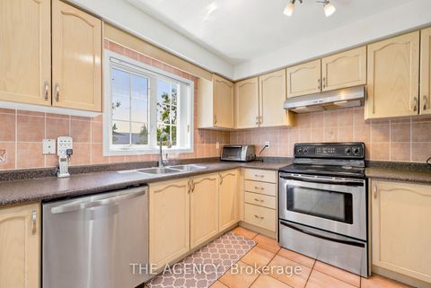 Photo 10 at 3 Waterton Crescent, Langstaff, Richmond Hill
