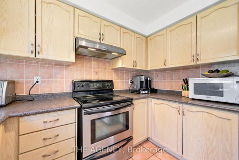 Photo 11 at 3 Waterton Crescent, Langstaff, Richmond Hill