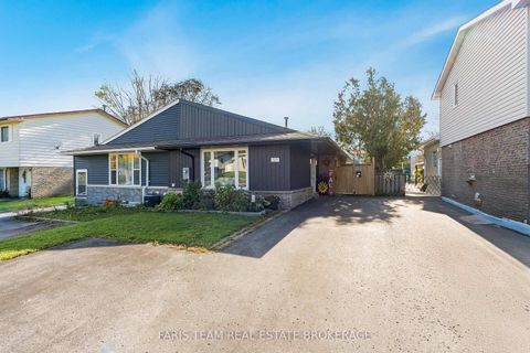 Photo 2 at 109 Daphne Crescent, Cundles East, Barrie