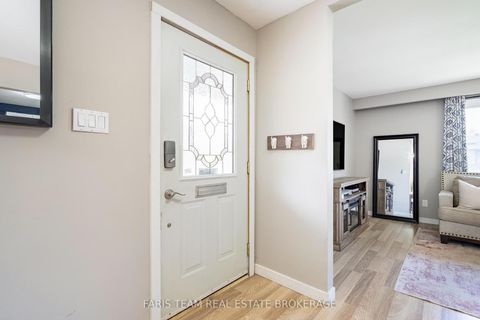 Photo 4 at 109 Daphne Crescent, Cundles East, Barrie