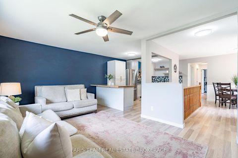 Photo 12 at 109 Daphne Crescent, Cundles East, Barrie