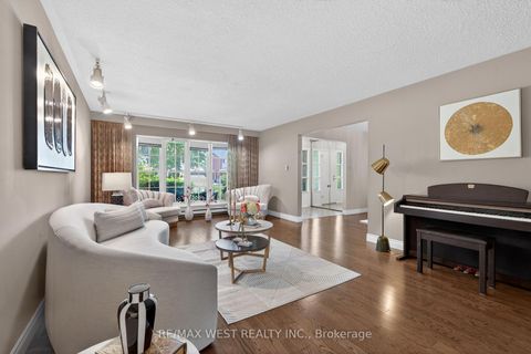 Photo 8 at 9 Harlington Road N, Don Mills, Toronto