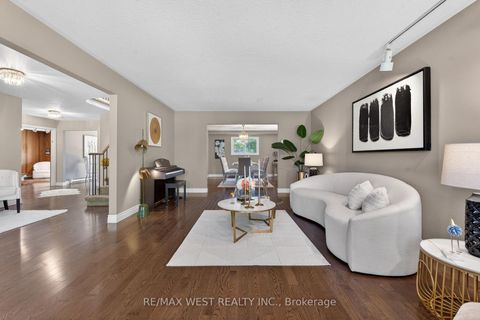 Photo 12 at 9 Harlington Road N, Don Mills, Toronto