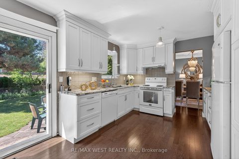 Photo 17 at 9 Harlington Road N, Don Mills, Toronto