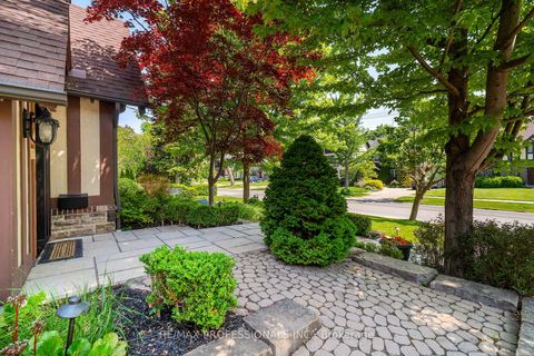 Photo 2 at 376 Prince Edward Drive N, Kingsway South, Toronto