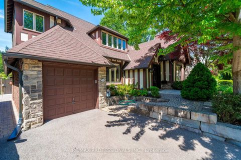 Photo 4 at 376 Prince Edward Drive N, Kingsway South, Toronto
