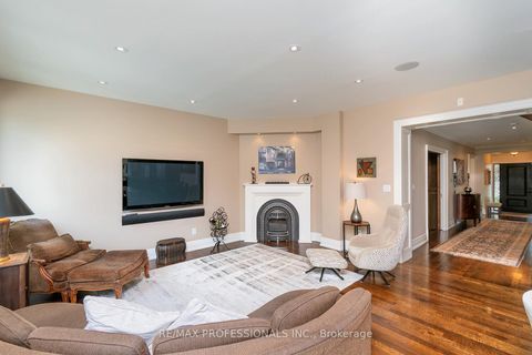 Photo 7 at 376 Prince Edward Drive N, Kingsway South, Toronto