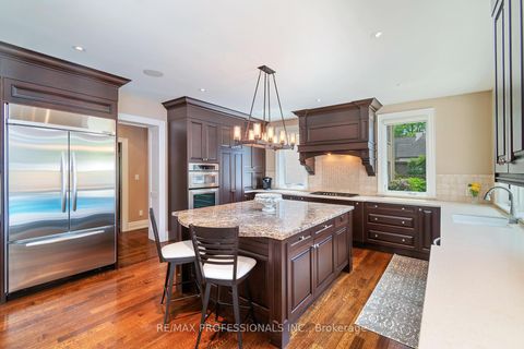 Photo 9 at 376 Prince Edward Drive N, Kingsway South, Toronto