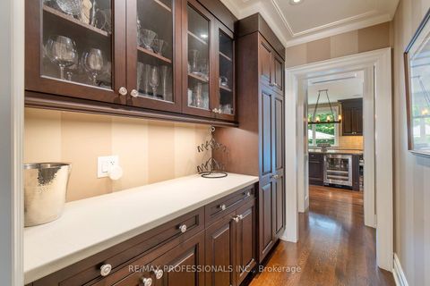 Photo 14 at 376 Prince Edward Drive N, Kingsway South, Toronto