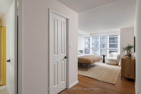 Photo 27 at 811 - 28 Hollywood Avenue, Willowdale East, Toronto