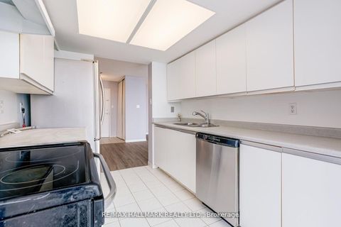 Photo 10 at 707 - 3 Rowntree Road, Jamestown, Toronto