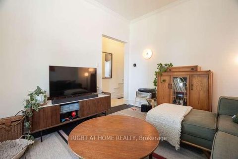 Photo 3 at 41 Lakeview Avenue, Bellwoods, Toronto