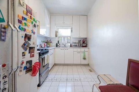 Photo 19 at 41 Lakeview Avenue, Bellwoods, Toronto