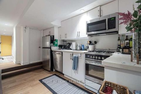 Photo 23 at 41 Lakeview Avenue, Bellwoods, Toronto