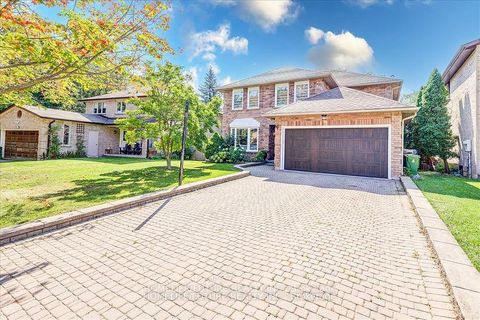 Photo 1 at 27 Sugarbush Square, Highland Creek, Toronto