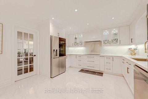Photo 2 at 27 Sugarbush Square, Highland Creek, Toronto
