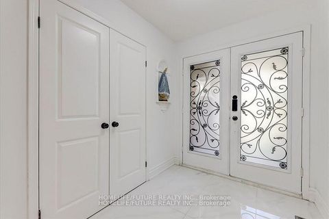 Photo 5 at 27 Sugarbush Square, Highland Creek, Toronto