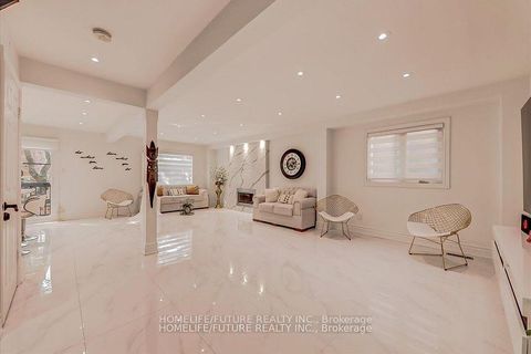 Photo 10 at 27 Sugarbush Square, Highland Creek, Toronto