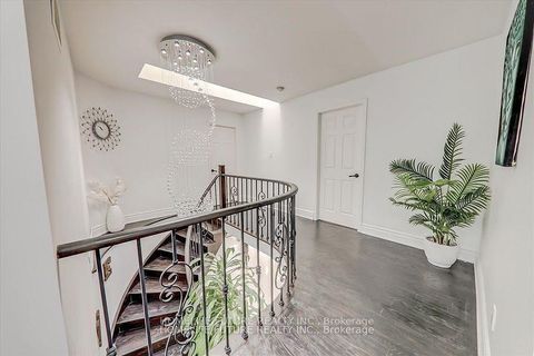 Photo 18 at 27 Sugarbush Square, Highland Creek, Toronto