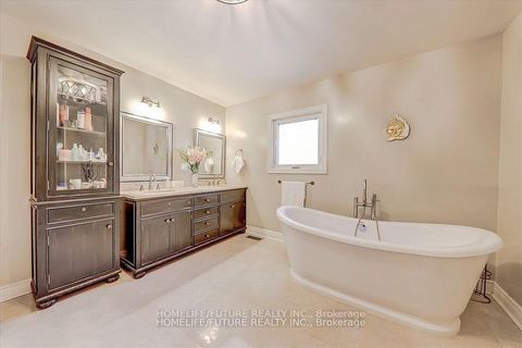 Photo 20 at 27 Sugarbush Square, Highland Creek, Toronto