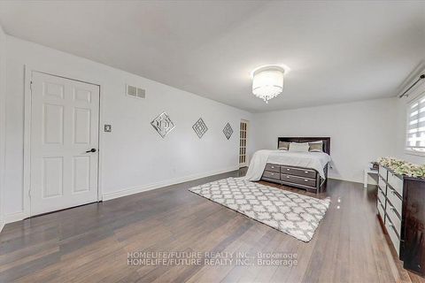 Photo 22 at 27 Sugarbush Square, Highland Creek, Toronto