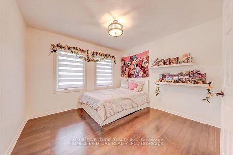 Photo 24 at 27 Sugarbush Square, Highland Creek, Toronto