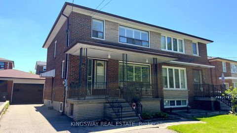 Photo 2 at 31 Quinan Drive, Maple Leaf, Toronto