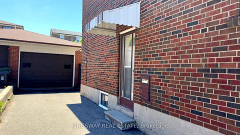 Photo 3 at 31 Quinan Drive, Maple Leaf, Toronto
