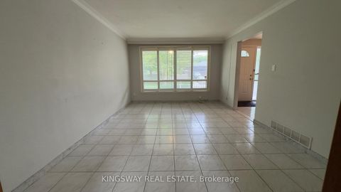 Photo 7 at 31 Quinan Drive, Maple Leaf, Toronto