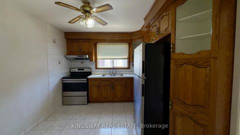 Photo 11 at 31 Quinan Drive, Maple Leaf, Toronto