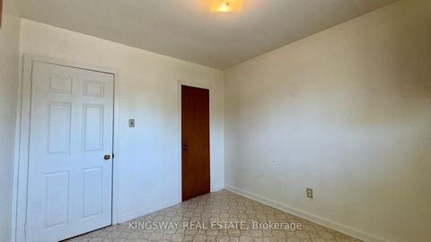 Photo 18 at 31 Quinan Drive, Maple Leaf, Toronto