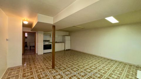 Photo 20 at 31 Quinan Drive, Maple Leaf, Toronto