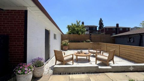 Photo 22 at 31 Quinan Drive, Maple Leaf, Toronto