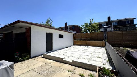 Photo 23 at 31 Quinan Drive, Maple Leaf, Toronto