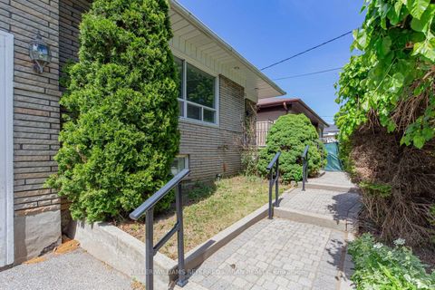Photo 4 at 202 Park Home Avenue, Willowdale West, Toronto