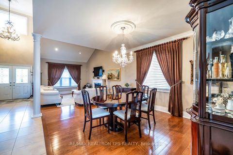 Photo 6 at 25 Leafield Drive, L'Amoreaux, Toronto