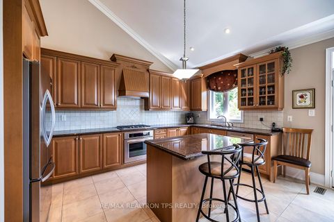 Photo 7 at 25 Leafield Drive, L'Amoreaux, Toronto