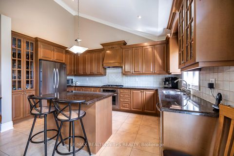 Photo 8 at 25 Leafield Drive, L'Amoreaux, Toronto