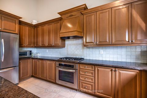 Photo 11 at 25 Leafield Drive, L'Amoreaux, Toronto