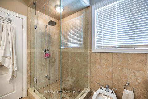 Photo 17 at 25 Leafield Drive, L'Amoreaux, Toronto